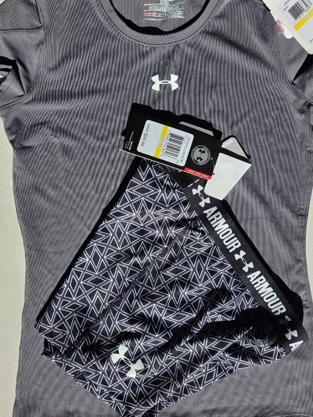Under Armour Girls Size Medium ~ Fitted Shorts w/ T-Shirt